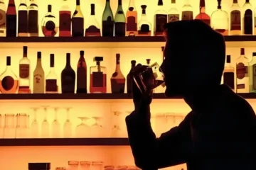 ریاض کے واحد الکوحل اسٹور میں شدید قلت، شیلفیں خالی ہونے لگیں