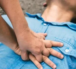 دل کے دورے کی صورت میں سی پی آر سیکھنے کی اہمیت — ماہرین کی وارننگ