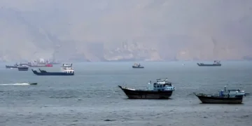 آبنائے ہرمز کشیدگی: 10 سویلین ملاح ہلاک، امریکا کی نئی تعیناتیاں