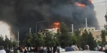 شاپنگ سینٹر میں آگ، ریسکیو آپریشن جاری، متعدد افراد متاثر