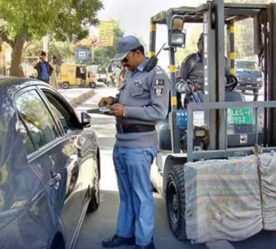 پنجاب میں ٹریفک قوانین نرم، جرمانے کم اور قید کی سزائیں ختم 10 پنجاب میں ٹریفک قوانین نرم، جرمانے کم اور قید کی سزائیں ختم