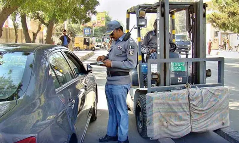 پنجاب میں ٹریفک قوانین نرم، جرمانے کم اور قید کی سزائیں ختم