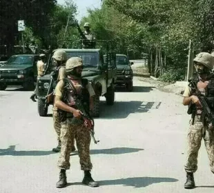 خیبرپختونخوا میں سیکیورٹی فورسز کی 2 کارروائیاں، 5 دہشت گرد ہلاک 8 خیبرپختونخوا میں سیکیورٹی فورسز کی 2 کارروائیاں، 5 دہشت گرد ہلاک