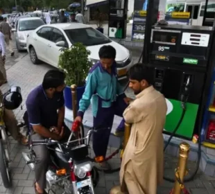 پیٹرول مہنگا کیوں ہوا؟ حکومت نے اصل وجہ بتا دی