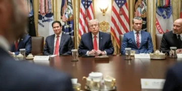 امریکا اور ایران میں کشیدگی شدت اختیار کر گئی، ٹرمپ نے ہنگامی سیکیورٹی اجلاس طلب کر لیا 20 امریکا اور ایران میں کشیدگی شدت اختیار کر گئی، ٹرمپ نے ہنگامی سیکیورٹی اجلاس طلب کر لیا