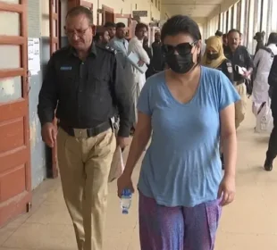 ہتھکڑی کے بغیر پیشی پر سوالات، ایڈیشنل آئی جی نے فوری نوٹس لے لیا