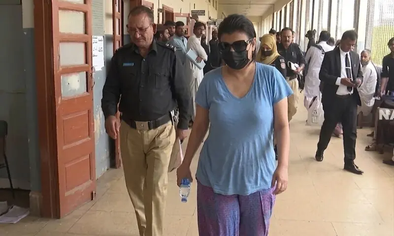 ہتھکڑی کے بغیر پیشی پر سوالات، ایڈیشنل آئی جی نے فوری نوٹس لے لیا