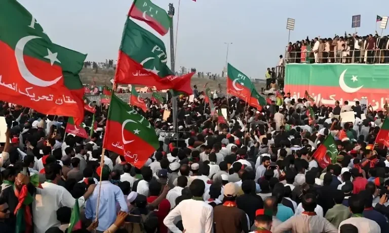 13121605پشاور 10 مئی احتجاج کیس: عرفان سلیم سمیت 74 ملزمان بریdafebd2