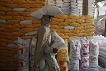 کراچی میں آٹے کی نئی سرکاری قیمتیں جاری، بعض اقسام مہنگی بعض سستی