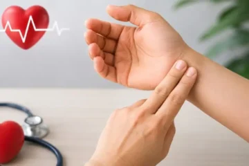 گھر بیٹھے نبض چیک کرنے کا آسان طریقہ اور اس کی طبی اہمیت