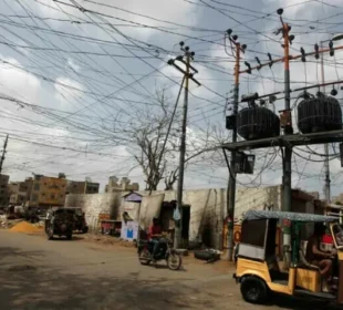 کراچی: بچے کو بچاتے ہوئے جاں بحق شہری کے کیس میں کے الیکٹرک پر ایک کروڑ 35 لاکھ روپے جرمانہ