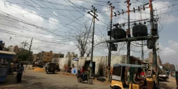 کراچی: بچے کو بچاتے ہوئے جاں بحق شہری کے کیس میں کے الیکٹرک پر ایک کروڑ 35 لاکھ روپے جرمانہ 24 کراچی: بچے کو بچاتے ہوئے جاں بحق شہری کے کیس میں کے الیکٹرک پر ایک کروڑ 35 لاکھ روپے جرمانہ
