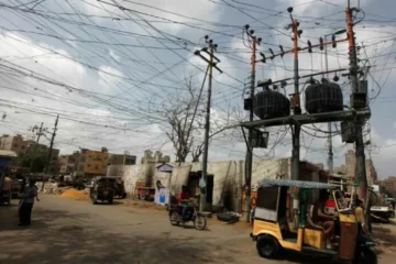 کراچی: بچے کو بچاتے ہوئے جاں بحق شہری کے کیس میں کے الیکٹرک پر ایک کروڑ 35 لاکھ روپے جرمانہ