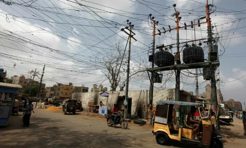 کراچی: بچے کو بچاتے ہوئے جاں بحق شہری کے کیس میں کے الیکٹرک پر ایک کروڑ 35 لاکھ روپے جرمانہ