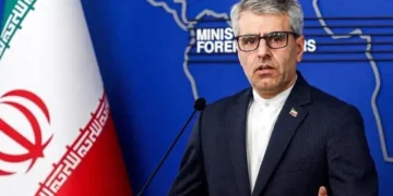 ایران اور عمان کے درمیان آبنائے ہرمز سے متعلق مشاورت جاری 20 ایران اور عمان کے درمیان آبنائے ہرمز سے متعلق مشاورت جاری