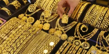 سونے کی قیمت میں بڑا اضافہ، فی تولہ 4 لاکھ 77 ہزار سے تجاوز 18 سونے کی قیمت میں بڑا اضافہ، فی تولہ 4 لاکھ 77 ہزار سے تجاوز