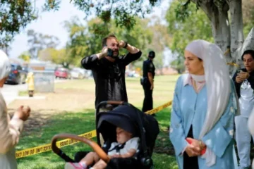 سان ڈیاگو کی مسجد میں فائرنگ، سیکیورٹی گارڈ سمیت 3 افراد جاں بحق 2 سان ڈیاگو کی مسجد میں فائرنگ، سیکیورٹی گارڈ سمیت 3 افراد جاں بحق