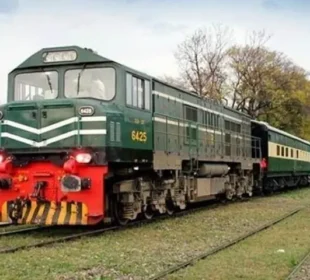 ڈیزل مہنگا، پاکستان ریلویز کی 8 ٹرینیں عارضی بند 7 ڈیزل مہنگا، پاکستان ریلویز کی 8 ٹرینیں عارضی بند