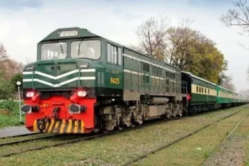 ڈیزل مہنگا، پاکستان ریلویز کی 8 ٹرینیں عارضی بند