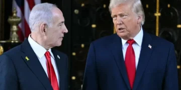 ایران پر حملے مؤخر، ٹرمپ اور نیتن یاہو میں کشیدہ گفتگو 8 ایران پر حملے مؤخر، ٹرمپ اور نیتن یاہو میں کشیدہ گفتگو