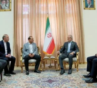 پاکستان کی سفارتی کوششیں تیز، ایران میں اہم اعلیٰ سطحی ملاقاتیں 9 پاکستان کی سفارتی کوششیں تیز، ایران میں اہم اعلیٰ سطحی ملاقاتیں