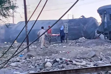 کوئٹہ میں چمن پھاٹک کے قریب خودکش دھماکہ، 16 افراد جاں بحق 2 کوئٹہ میں چمن پھاٹک کے قریب خودکش دھماکہ، 16 افراد جاں بحق