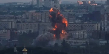 کیف میں تباہی، روسی حملوں میں متعدد افراد ہلاک و زخمی