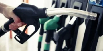 حکومت نے پیٹرولیم لیوی میں تبدیلی کر دی، پیٹرول پر کمی اور ڈیزل پر اضافہ