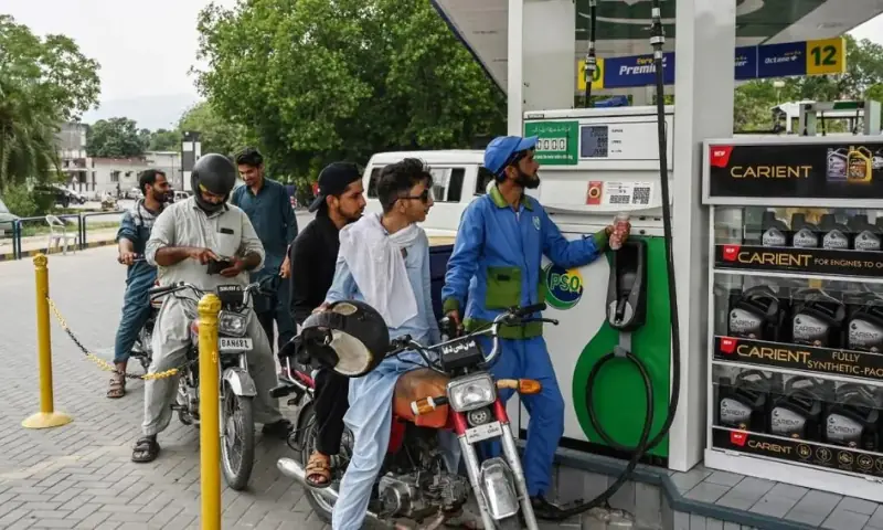 پیٹرولیم مصنوعات کی قیمتوں میں ایک بار پھر اضافہ — مہنگائی کا نیا دباؤ؟