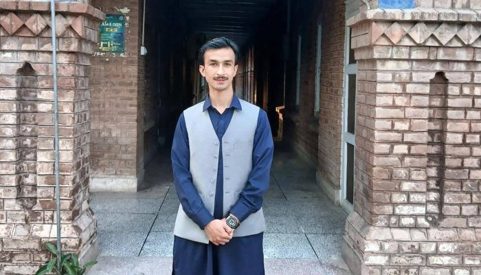 نائب قاصد کے بیٹے نے سی ایس ایس 2025 میں شاندار کامیابی حاصل کر لی