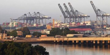کراچی: کویت سے بڑی مقدار میں ڈیزل لے کر آنے والا بحری جہاز پاکستان پہنچ گیا 35 کراچی: کویت سے بڑی مقدار میں ڈیزل لے کر آنے والا بحری جہاز پاکستان پہنچ گیا