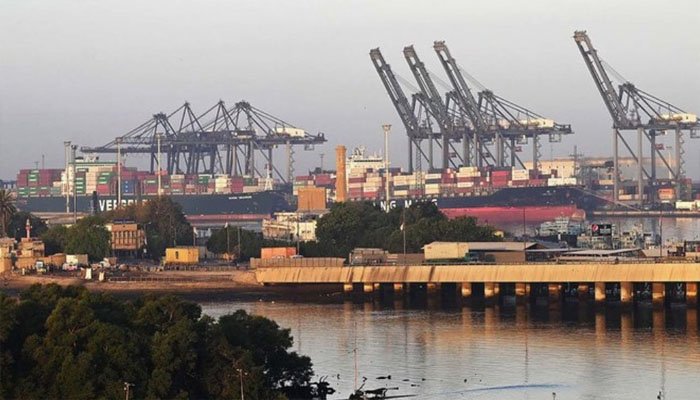 کراچی: کویت سے بڑی مقدار میں ڈیزل لے کر آنے والا بحری جہاز پاکستان پہنچ گیا