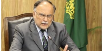 بروقت سفارتی کوششوں سے تیل 250 ڈالر تک جانے سے بچ گیا: وفاقی وزیر 32 بروقت سفارتی کوششوں سے تیل 250 ڈالر تک جانے سے بچ گیا: وفاقی وزیر