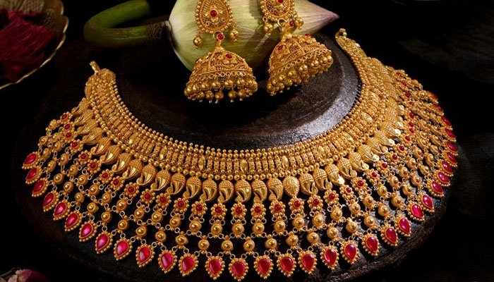 سونے کی قیمت میں بڑی کمی، فی تولہ 3,800 روپے سستا