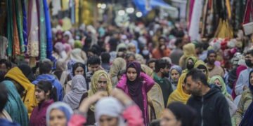 پنجاب میں کاروباری اوقات میں نرمی، رات 8 بجے بندش ختم 35 پنجاب میں کاروباری اوقات میں نرمی، رات 8 بجے بندش ختم