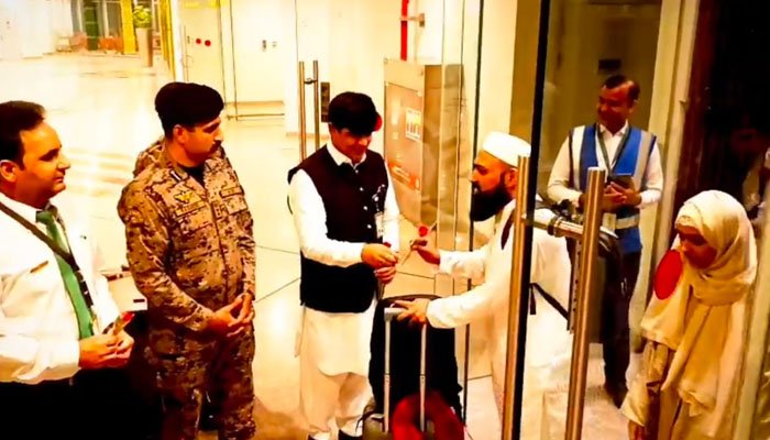 پہلی حج پرواز کے ذریعے 114 عازمین اسلام آباد پہنچ گئے