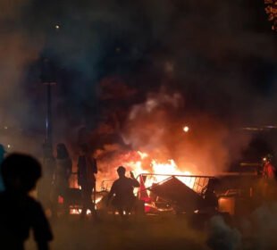 چیمپئنز ٹرافی کے بعد پیرس میں ہنگامے، سکیورٹی فورسز متحرک 7 چیمپئنز ٹرافی کے بعد پیرس میں ہنگامے، سکیورٹی فورسز متحرک