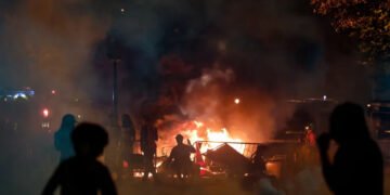 چیمپئنز ٹرافی کے بعد پیرس میں ہنگامے، سکیورٹی فورسز متحرک 28 چیمپئنز ٹرافی کے بعد پیرس میں ہنگامے، سکیورٹی فورسز متحرک
