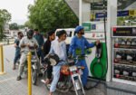 بار بار کمی کے باوجود پیٹرول اور ڈیزل مہنگے ہی رہے