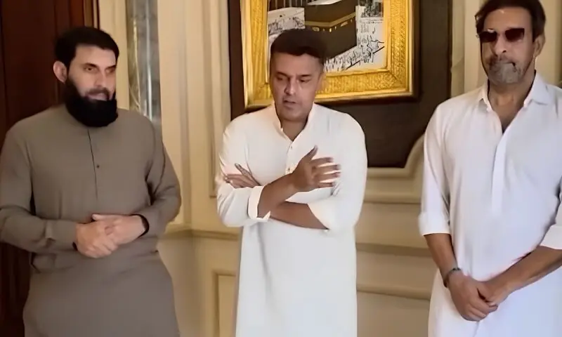 حج کے دوران وائرل ویڈیوز پر وسیم اکرم، مصباح الحق اور فخر عالم کی وضاحت