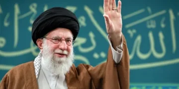 ایران: سابق رہنما علی خامنہ ای کی تدفین کے لیے تین روزہ تقریبات کی تیاری 14 ایران: سابق رہنما علی خامنہ ای کی تدفین کے لیے تین روزہ تقریبات کی تیاری