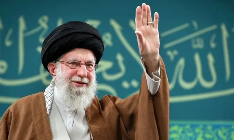 031240ایران: سابق رہنما علی خامنہ ای کی تدفین کے لیے تین روزہ تقریبات کی تیاری0959557d2