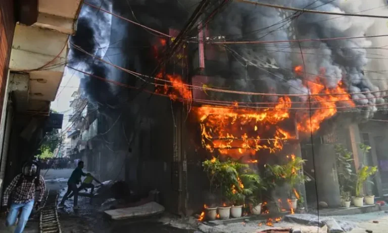 03133027نئی دہلی: مالویہ نگر کے ہوٹل میں آتشزدگی، 21 افراد جان کی بازی ہار گئےcfbefbb