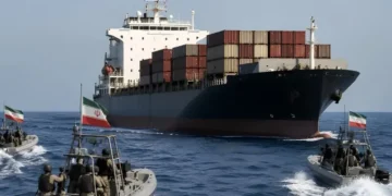 آبنائے ہرمز میں ایک تجارتی جہاز روکنے کا ایرانی دعویٰ، تفصیلات تاحال غیر واضح