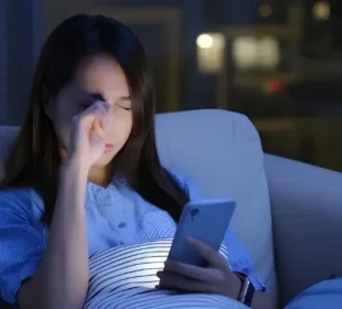 مختصر ویڈیوز کا بڑھتا رجحان: آنکھوں اور دماغ پر ممکنہ اثرات