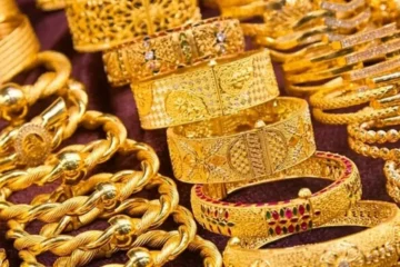 سونے کی قیمت میں دوبارہ اضافہ، فی تولہ نرخ نئی بلند سطح پر پہنچ گئے 3 سونے کی قیمت میں دوبارہ اضافہ، فی تولہ نرخ نئی بلند سطح پر پہنچ گئے