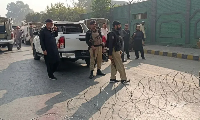 لکی مروت میں دو افراد کی لاشیں ملنے پر احتجاج، انڈس ہائی وے بند 1 لکی مروت میں دو افراد کی لاشیں ملنے پر احتجاج، انڈس ہائی وے بند