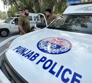 چکوال: 9 سالہ پاکستانی نژاد آسٹریلوی بچی کی ہلاکت کے مقدمے میں گرفتار سی سی ڈی اہلکار جیل منتقل 3 چکوال: 9 سالہ پاکستانی نژاد آسٹریلوی بچی کی ہلاکت کے مقدمے میں گرفتار سی سی ڈی اہلکار جیل منتقل