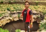 یمن میں خطرناک چٹان پر چڑھتے ہوئے نوجوان ہلاک، سوشل میڈیا پر مشہور مہم جو کی موت 12 یمن میں خطرناک چٹان پر چڑھتے ہوئے نوجوان ہلاک، سوشل میڈیا پر مشہور مہم جو کی موت