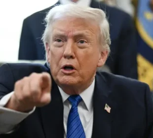 ایران کے لیے امریکی مالی معاونت کی خبروں پر ٹرمپ کی تردید 4 ایران کے لیے امریکی مالی معاونت کی خبروں پر ٹرمپ کی تردید